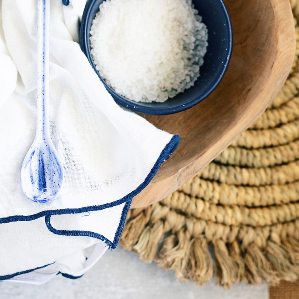 Essential oil bath salts not only help relieve the stress weighing on our minds they also help our bodies release stress. Here’s 8 DIY bath recipes you can make in a flash!