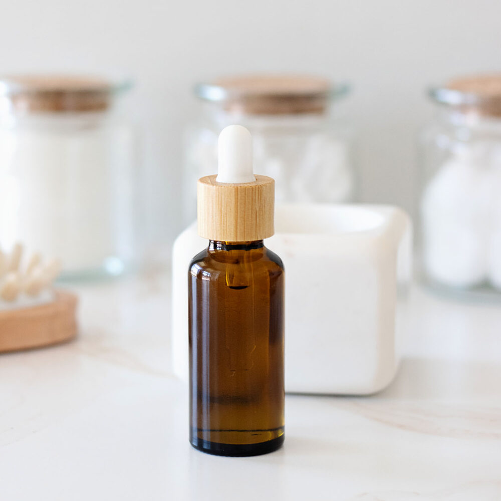 Some of my favorite ways to use essential oils is to make something with them. Seasonal room sprays, natural essential oil candles, homemade soaps, and more will fill your calendar this year too with this monthly essential oil uses guide.